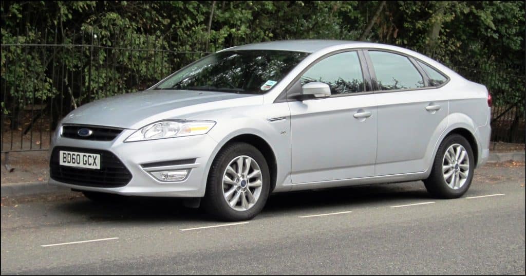 srebrny ford mondeo 4 generacji