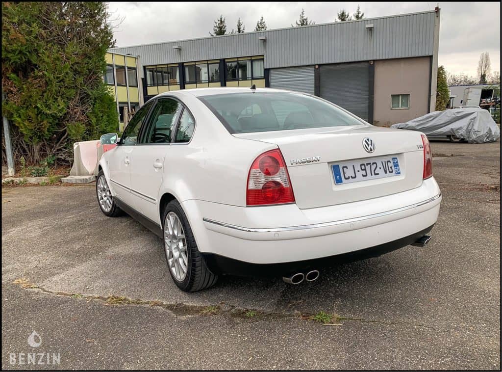 bialy passat w8 sedan 4 rury wydechowe